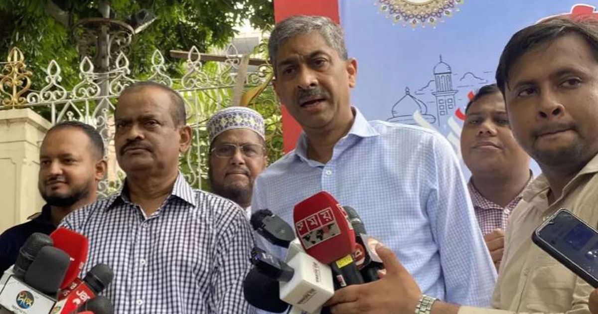 ডিএমপি সঙ্গে আলোচনার পর সাংবাদিকদের মুখোমুখি বিএনপি নেতা শহীদ উদ্দিন চৌধুরী এ্যানি। ছবি: ইউএনবি