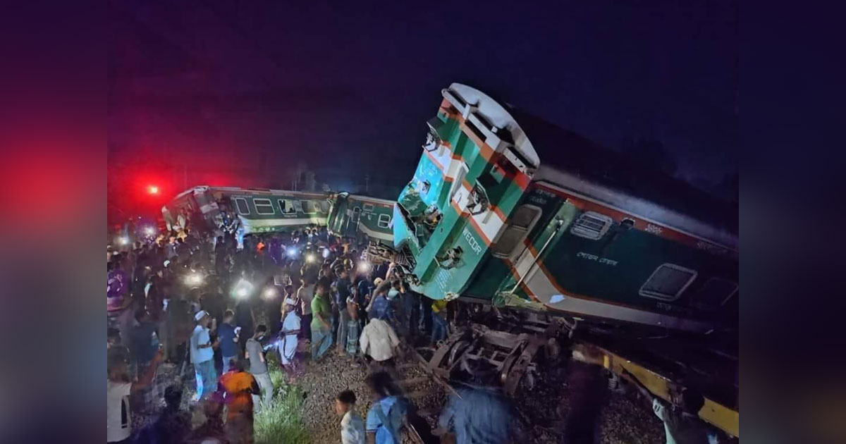 কুমিল্লার নাঙ্গলকোটের হাসানপুরে দুর্ঘটনার শিকার ট্রেন। ছবি: সংগৃহীত