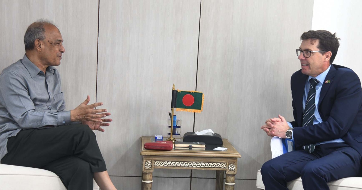 লেফটেন্যান্ট জেনারেল মো. জাহাঙ্গীর আলম চৌধুরীর সঙ্গে নরওয়ের রাষ্ট্রদূত হ্যাকন অ্যারাল্ড গুলব্র্যান্ডসেন। ছবি: সংগৃহীত