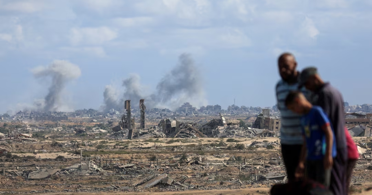 ইসরায়েলি হামলায় ধ্বংসস্তূপে পরিণত গাজা। ছবি: রয়টার্স