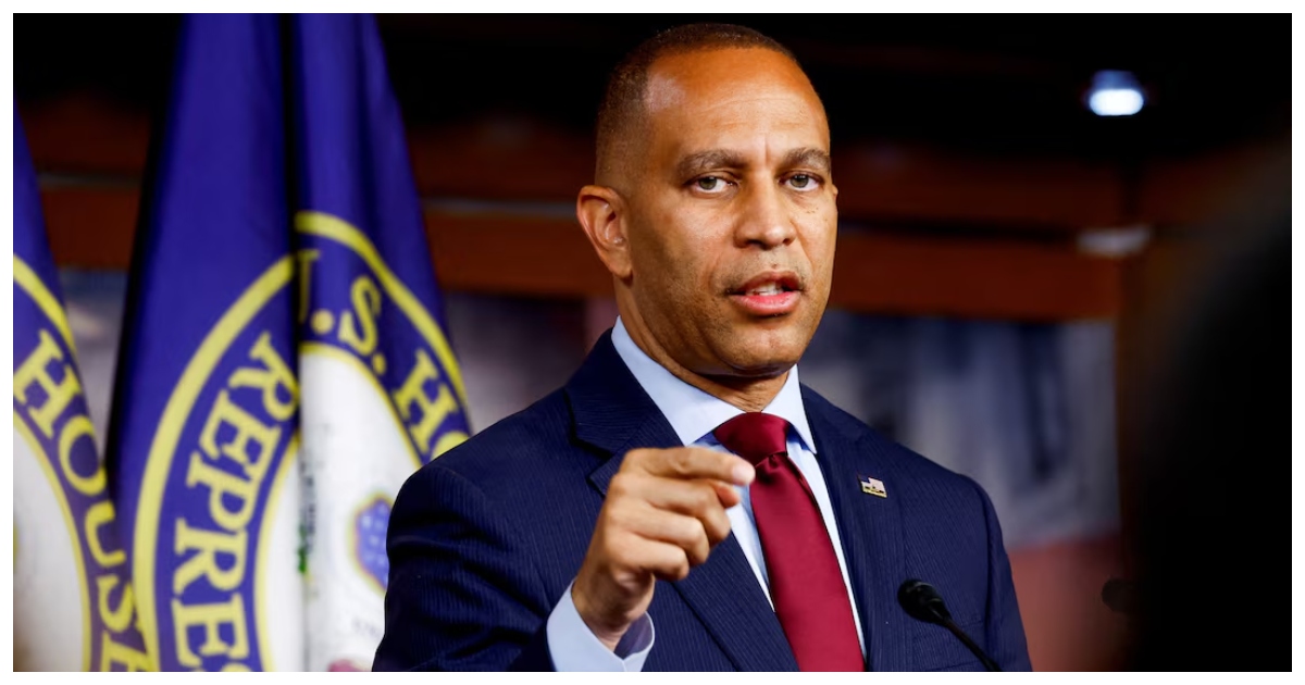 হাউস অব রিপ্রেজেন্টেটিভসের মাইনোরিটি লিডার হাকিম জেফরিজ। ছবি: রয়টার্স