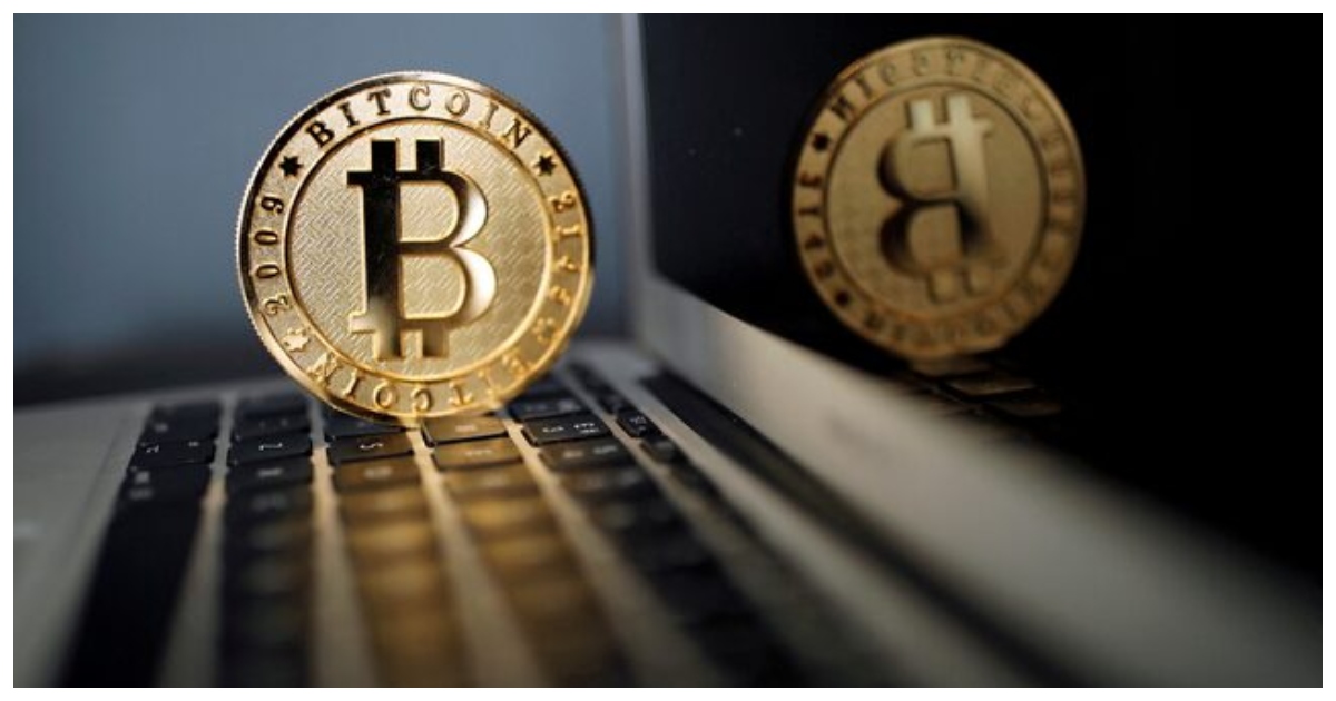 ডিজিটাল মুদ্রা বিটকয়েনের প্রতীকী চিত্র। ছবি: রয়টার্স