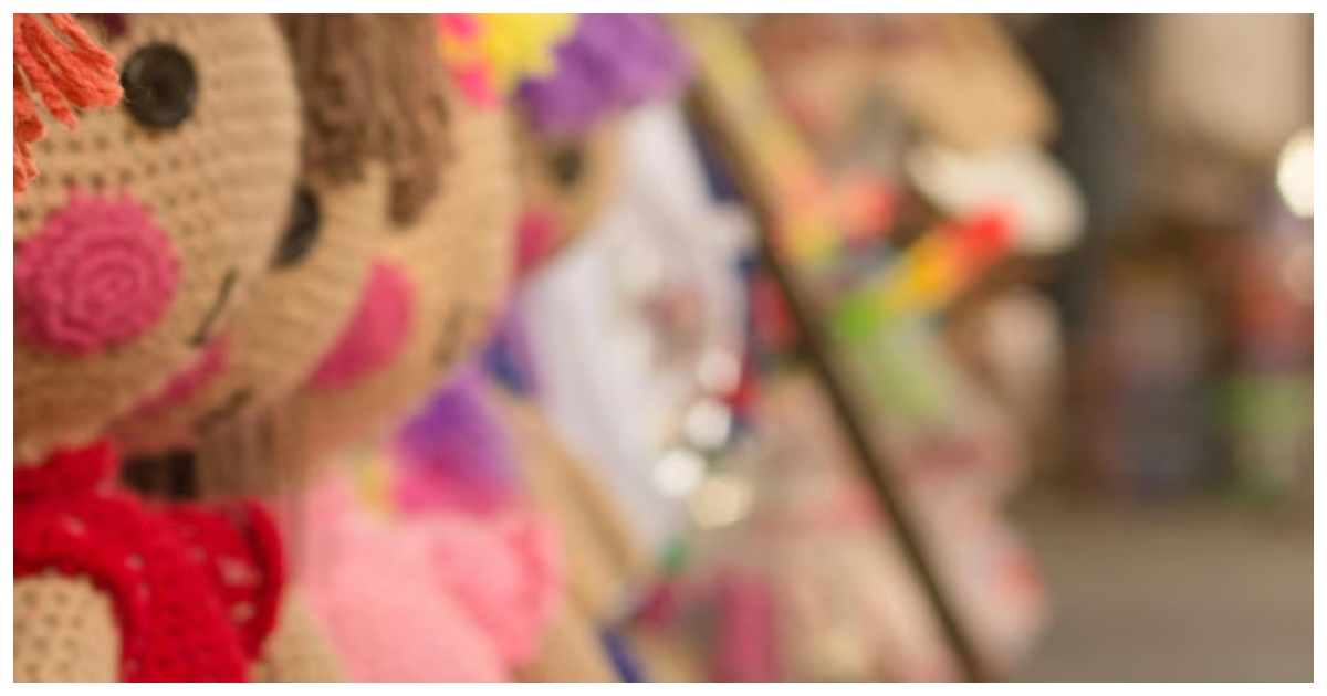 দশ বছর আগে এক জোড়া পুতুলের চোখ কিনেন চীনা নারী লি। ছবি: এনডিটিভি