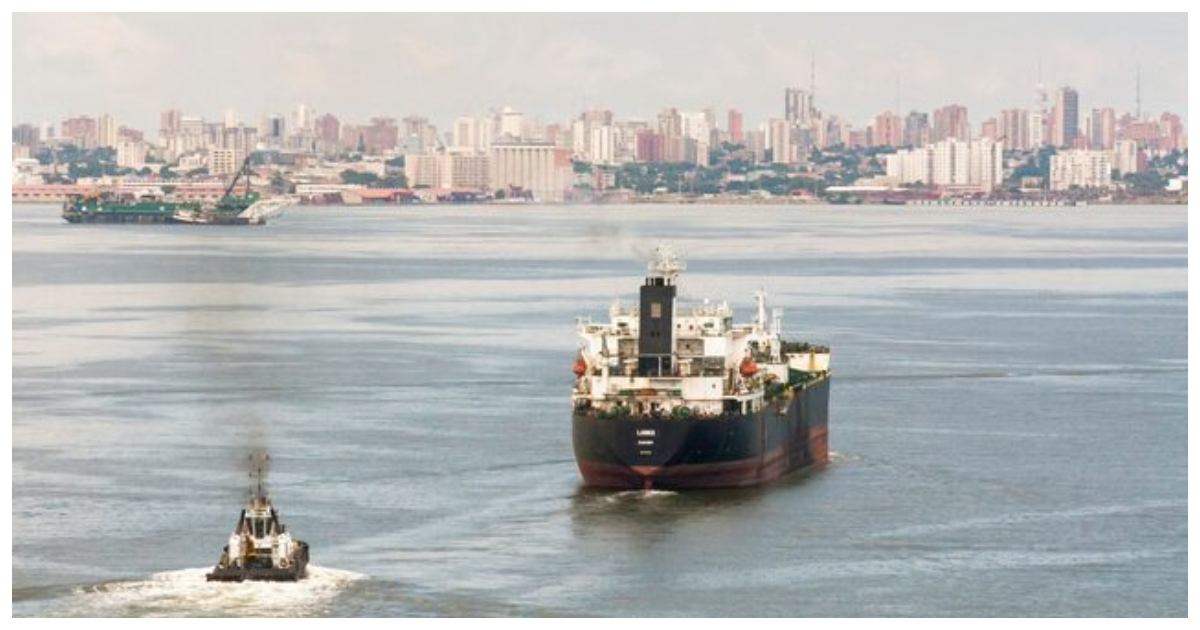 ভেনেজুয়েলার ভৌগলিক অঞ্চলে একটি তেলবাহী জাহাজ। ছবি: রয়টার্স