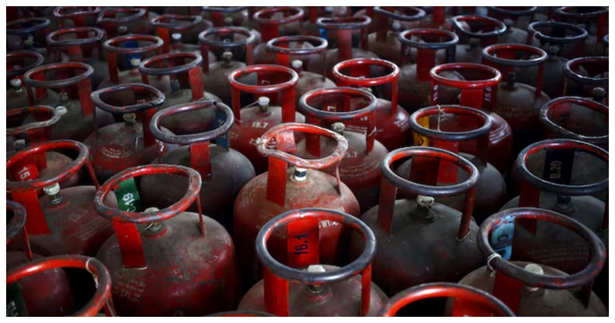 জ্বালানি গ্যাসের সিলিন্ডারের চিত্র। ছবি: রয়টার্স
