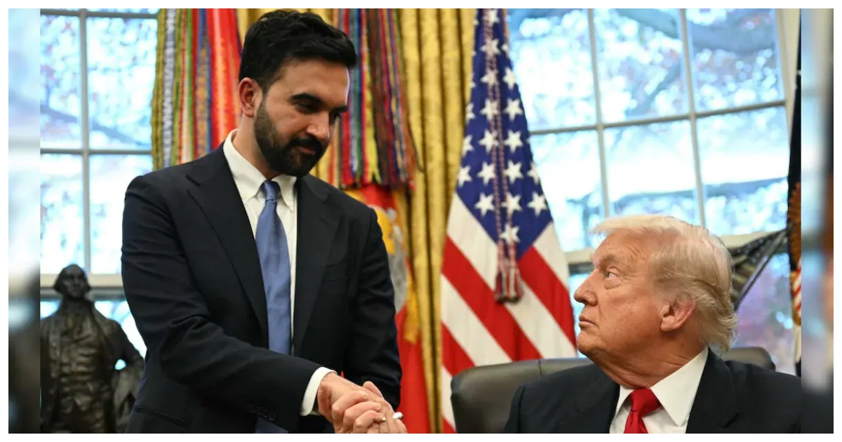 প্রেসিডেন্ট ডনাল্ড ট্রাম্পের সঙ্গে করমর্দনরত নিউ ইয়র্ক সিটির মেয়র জোরান মামদানি। ছবি: এনডিটিভি