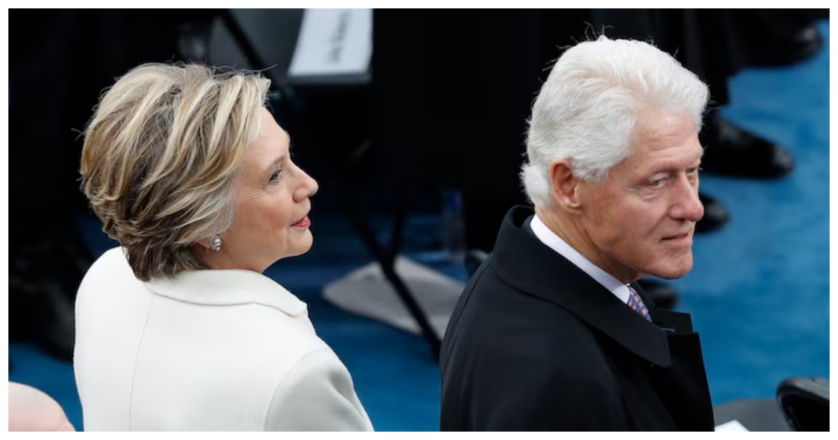 সাবেক প্রেসিডেন্ট বিল ক্লিনটন ও সাবেক পররাষ্ট্রমন্ত্রী হিলারি ক্লিনটন। ছবি: রয়টার্স