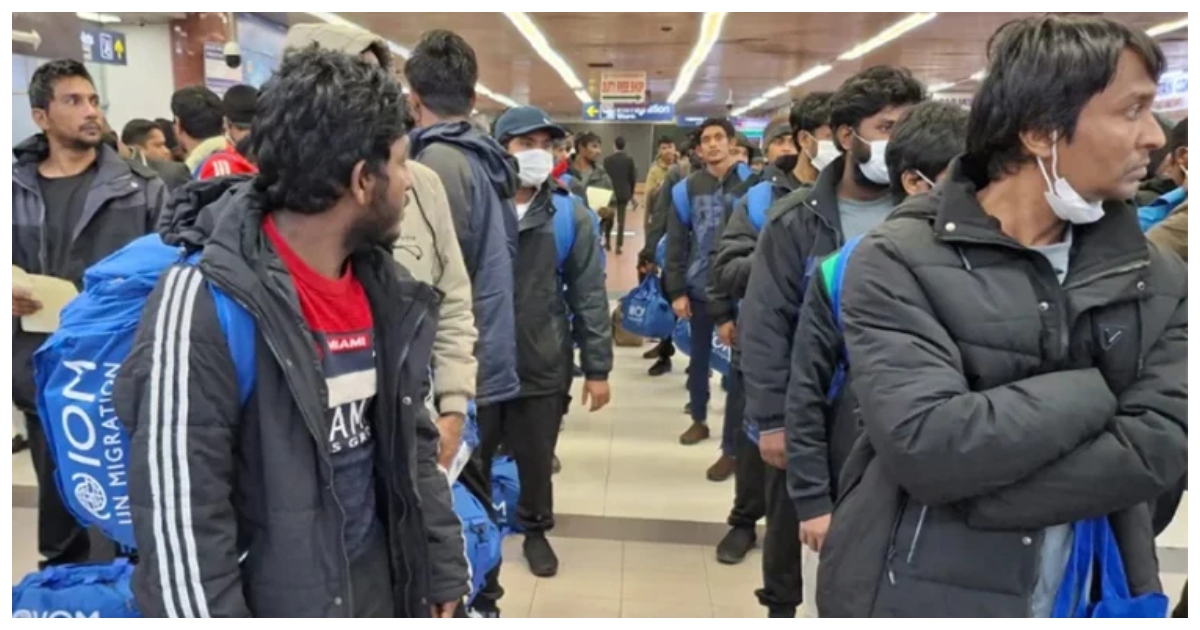 শুক্রবার সকালের ফ্লাইটে তারা দেশে ফিরেছেন। ছবি: বাসস