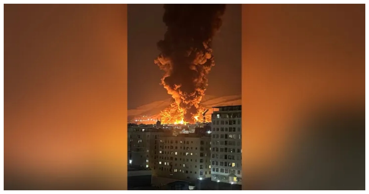 তেহরানের তেল সংরক্ষণাগারে হামলার পর অগ্নিকাণ্ডের চিত্র।ছবি:আল জাজিরা