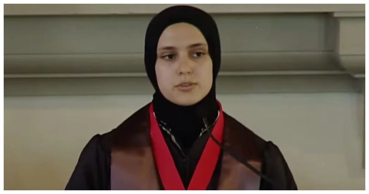 রিলিজিয়াস ফ্রিডম কমিশনের মুসলিম নারী সদস্য সামিরা মুনশি। ছবি: মিডল ইস্ট আই