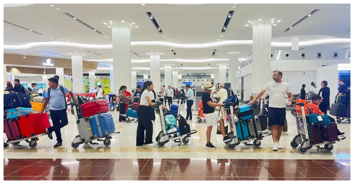 দুবাই ইন্টারন্যাশনাল এয়ারপোর্টের অভ্যন্তরের চিত্র। ছবি: রয়টার্স