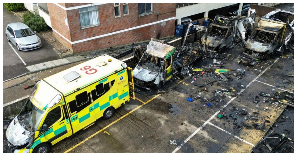 একটি ইহুদি দাতব্য সংস্থার চারটি অ্যাম্বুলেন্সে অগ্নিসংযোগ হামলা চালায় উগ্রবাদী গোষ্ঠী। ছবি: বিবিসি