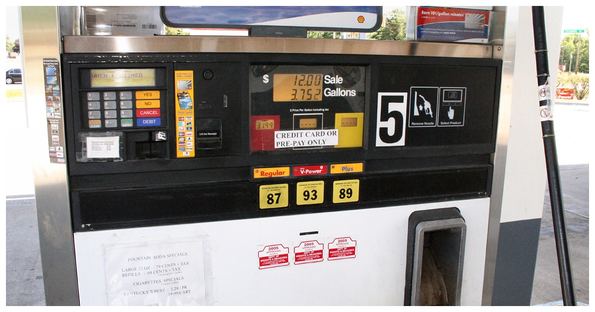 গ্যাসোলিন পাম্পের চিত্র। ছবি: উইকিমিডিয়া কমন্স