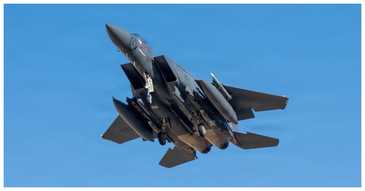 ইউএস এফ-১৫ই মডেলের একটি যুদ্ধ বিমান। ছবি: দ্য গার্ডিয়ান