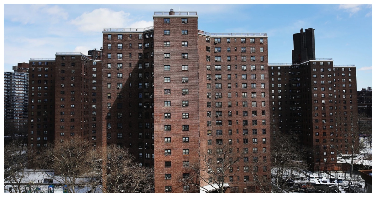 নিউ ইয়র্ক সিটির ম্যানহাটনে এনওয়াইসিএইচএর একটি সরকারি আবাসন।