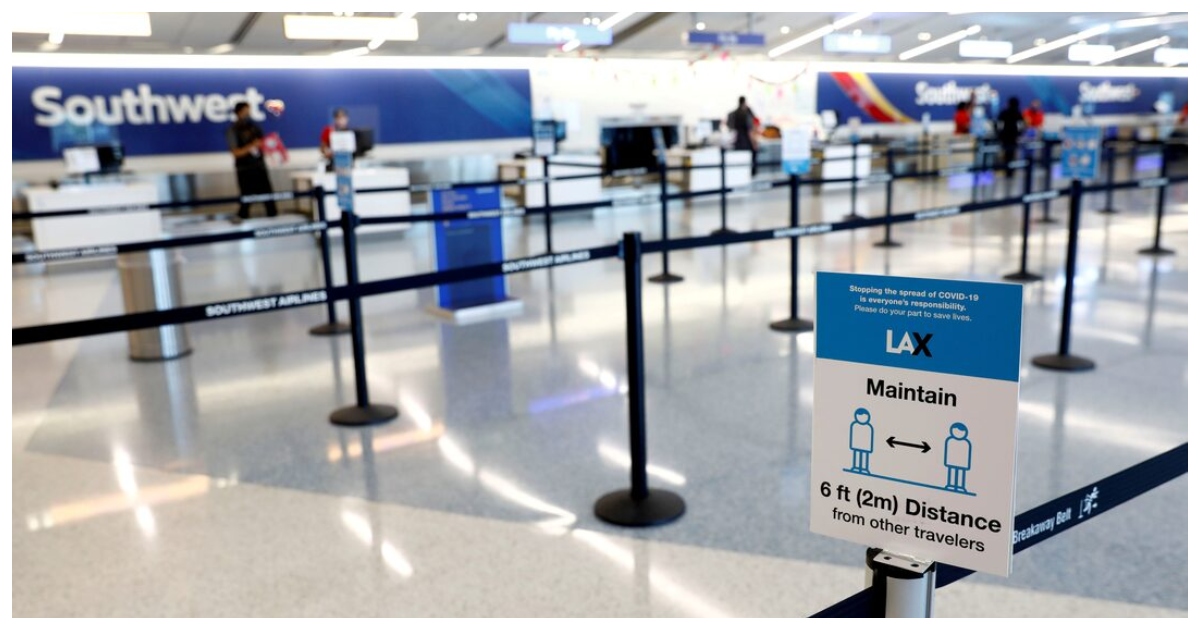 লস অ্যাঞ্জেলেস আন্তর্জাতিক বিমানবন্দর থেকে শনিবার রাতে ওই নারীকে আটক করা হয়। ছবি: রয়টার্স